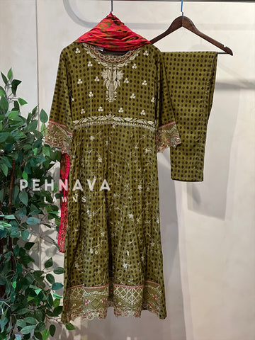 Luxurious trendy pure lawn