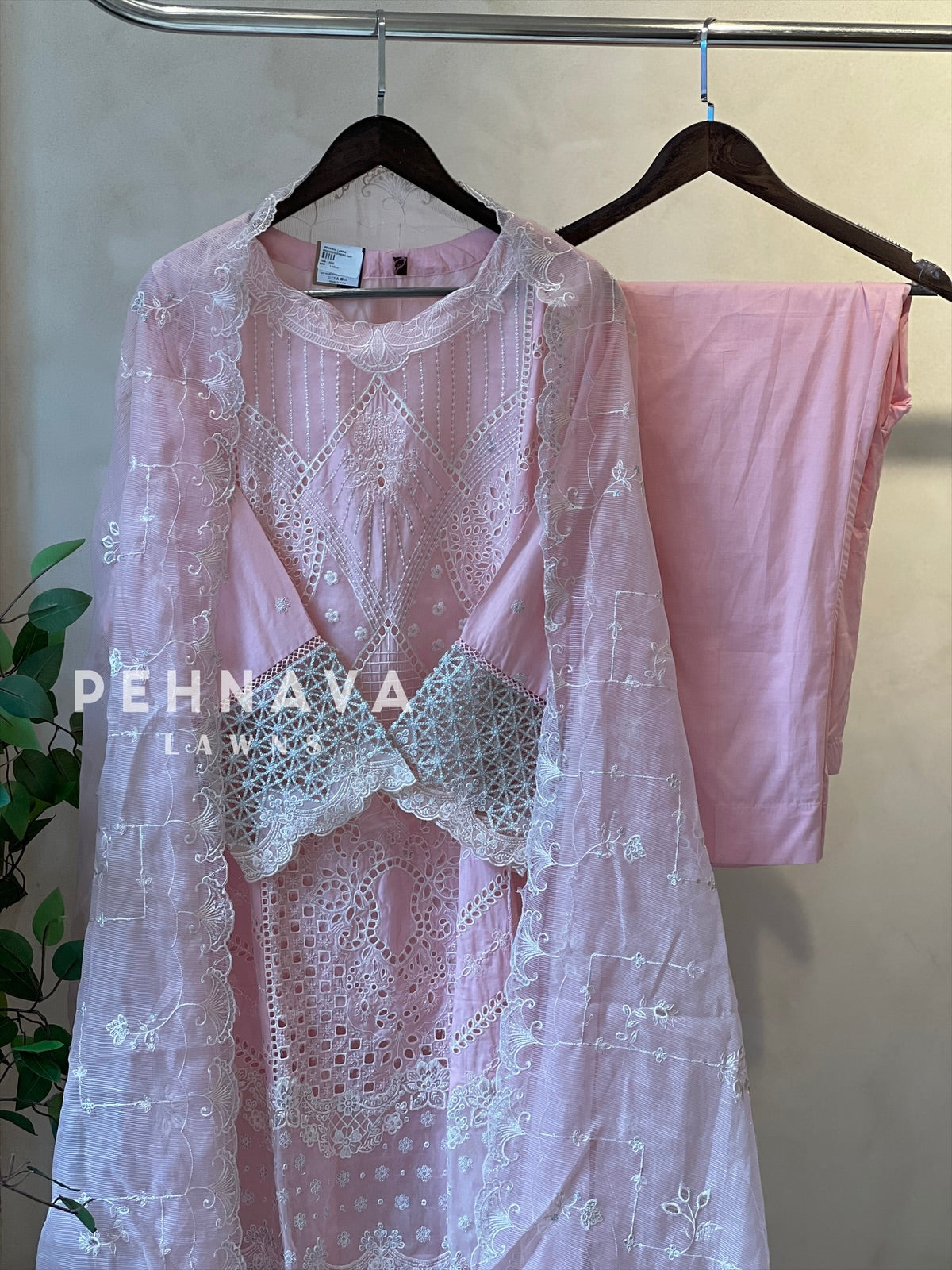 Luxurious trendy pure lawn