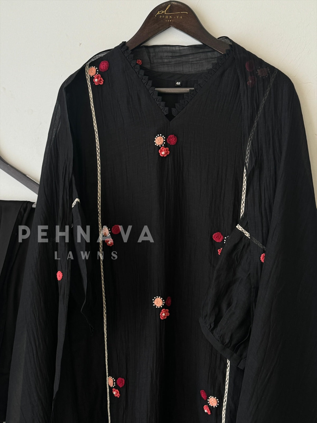 Floral Butti Chanderi Suit - Pehnava Lawns