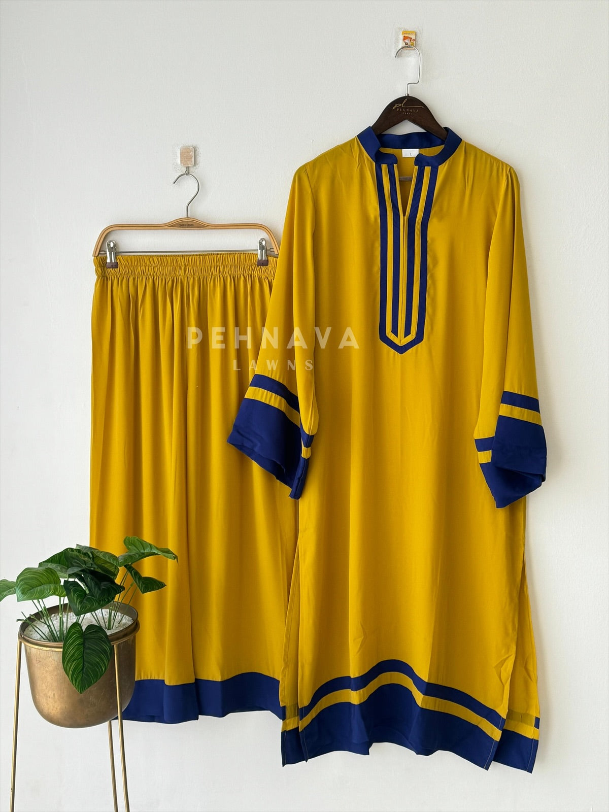 Minimal Border Suit Set 7098