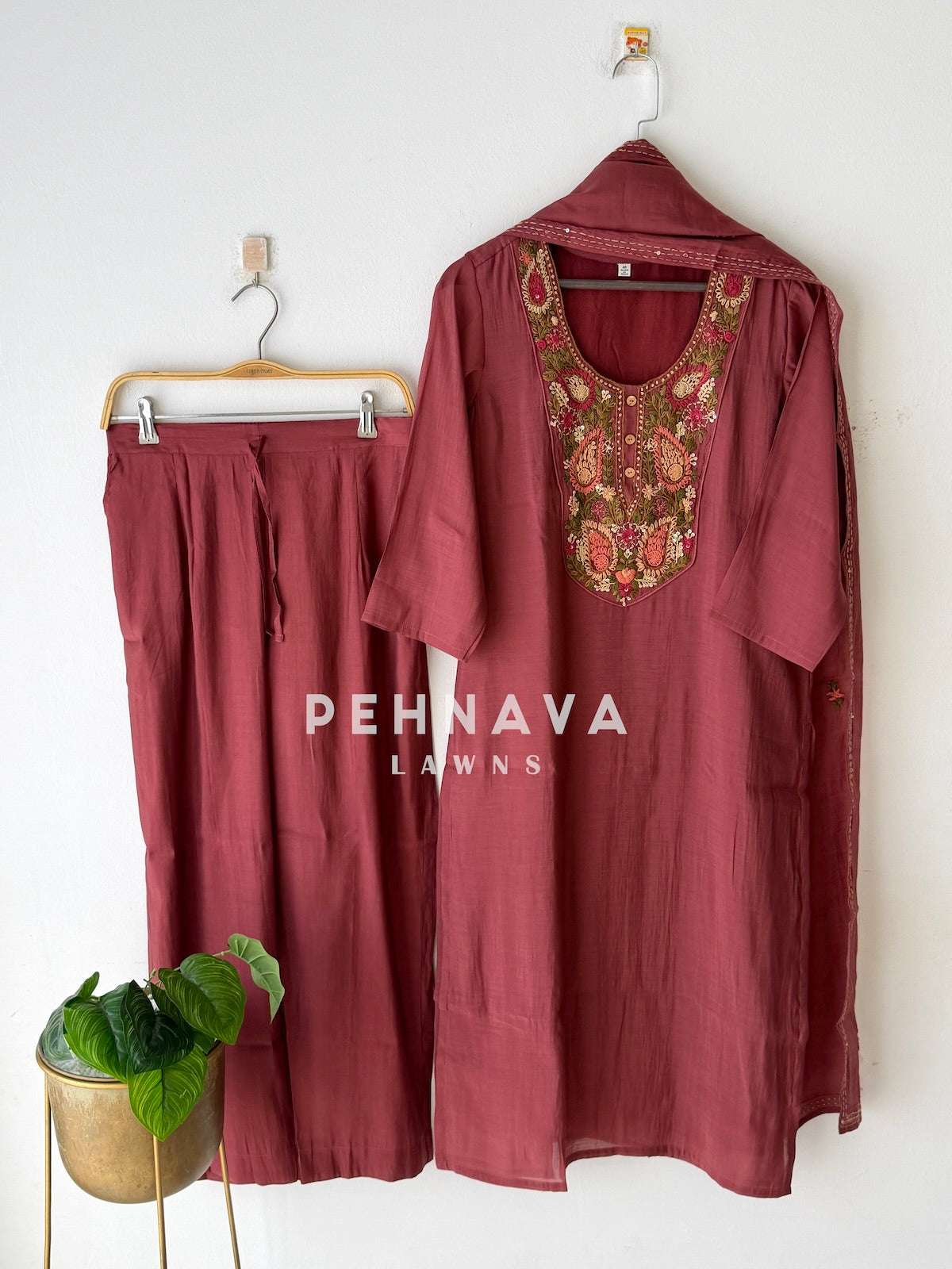 Thread Embroidered Three Piece Set-006
