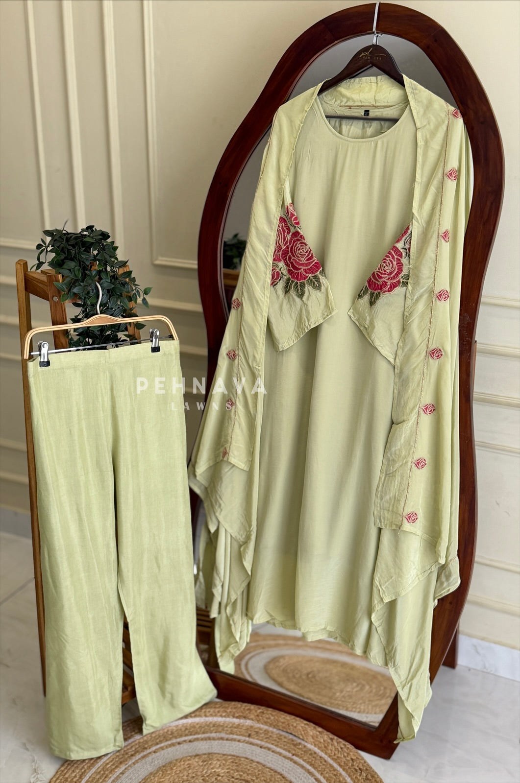 Floral Embroidered Suit4736 RR252