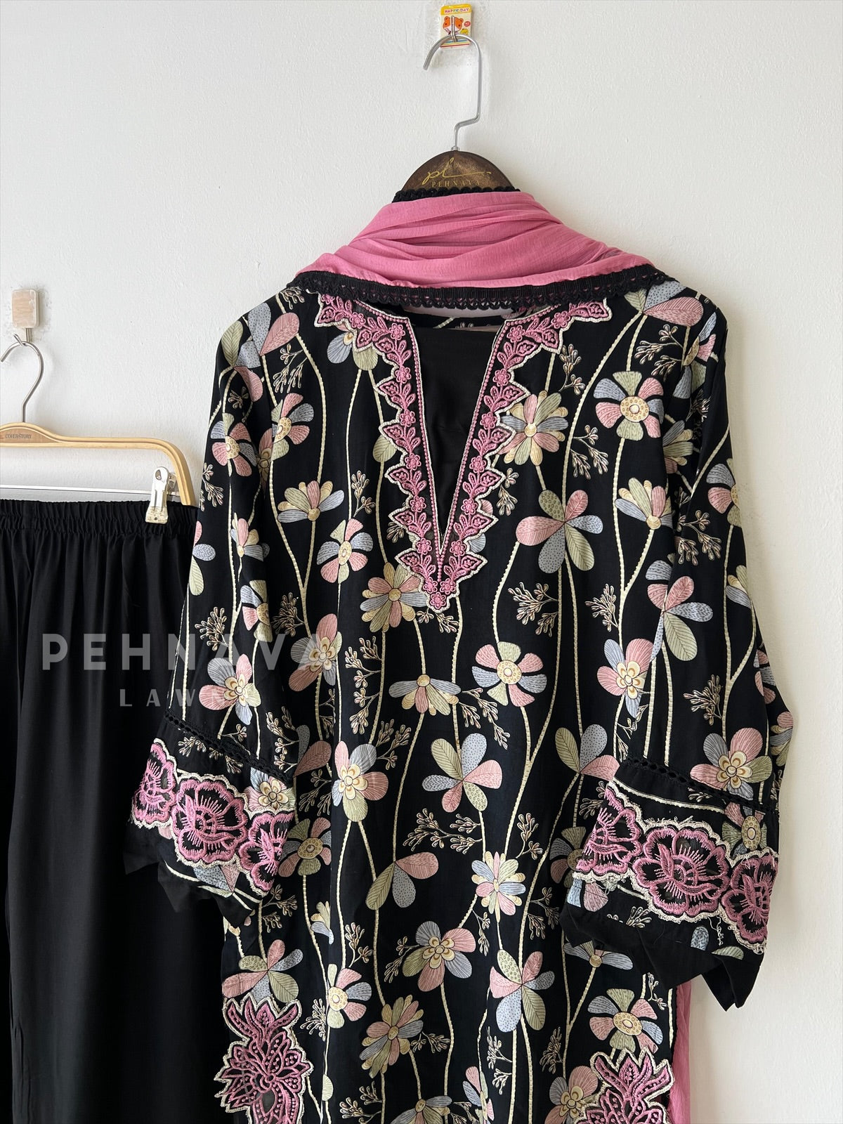 New Floral Embroidery Kurtha Suit