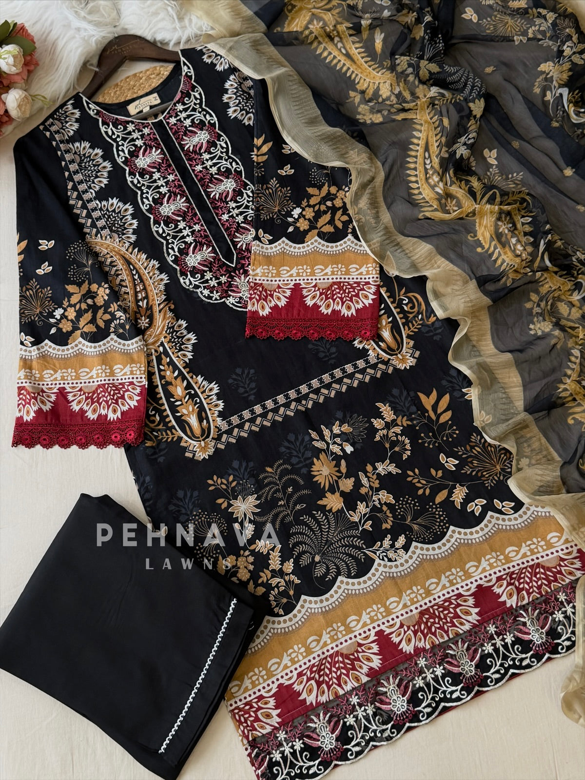 Signature Printed Lawn Unstitched Suit 1556