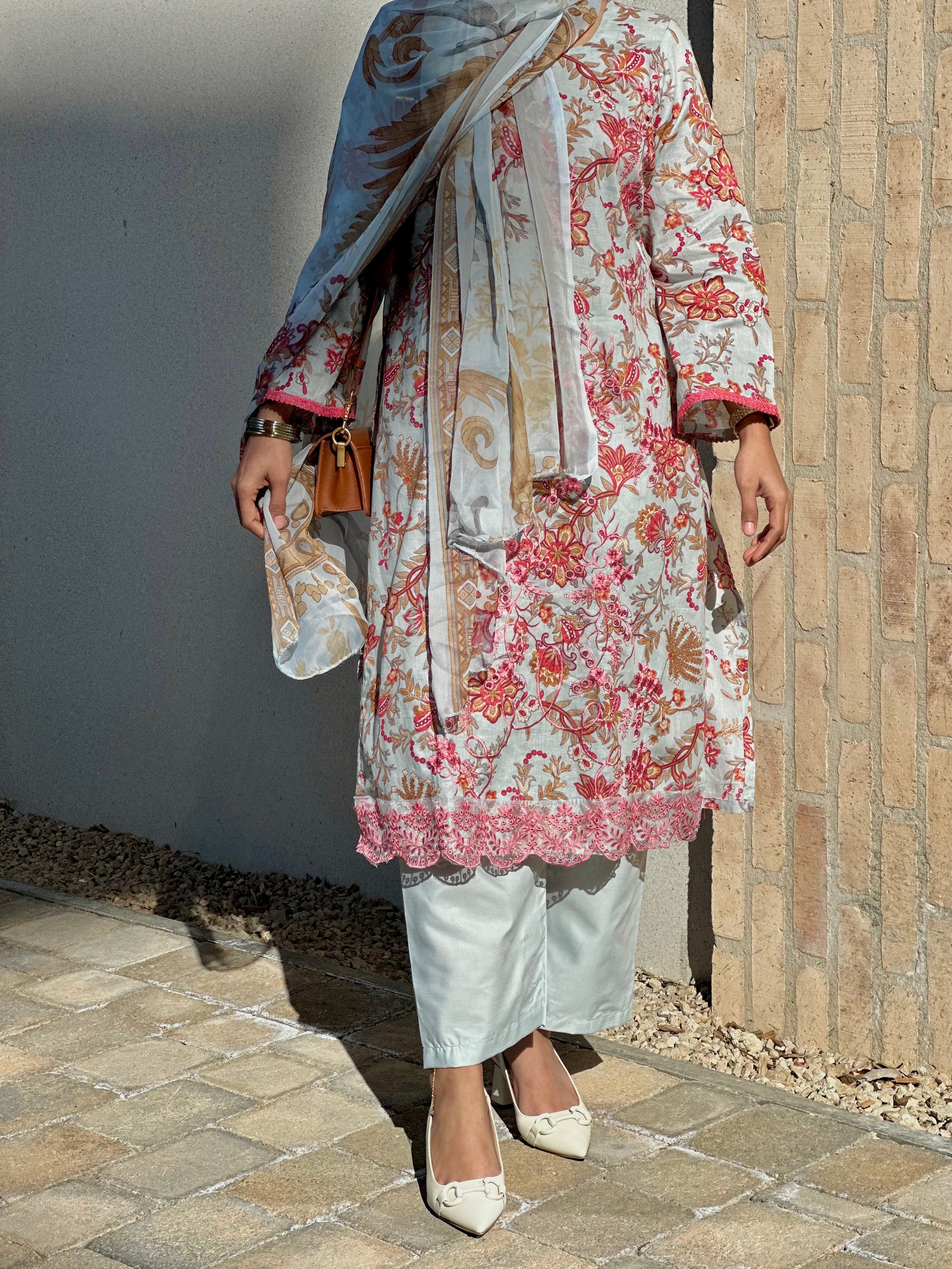 Floral embroidered cotton suit -1139