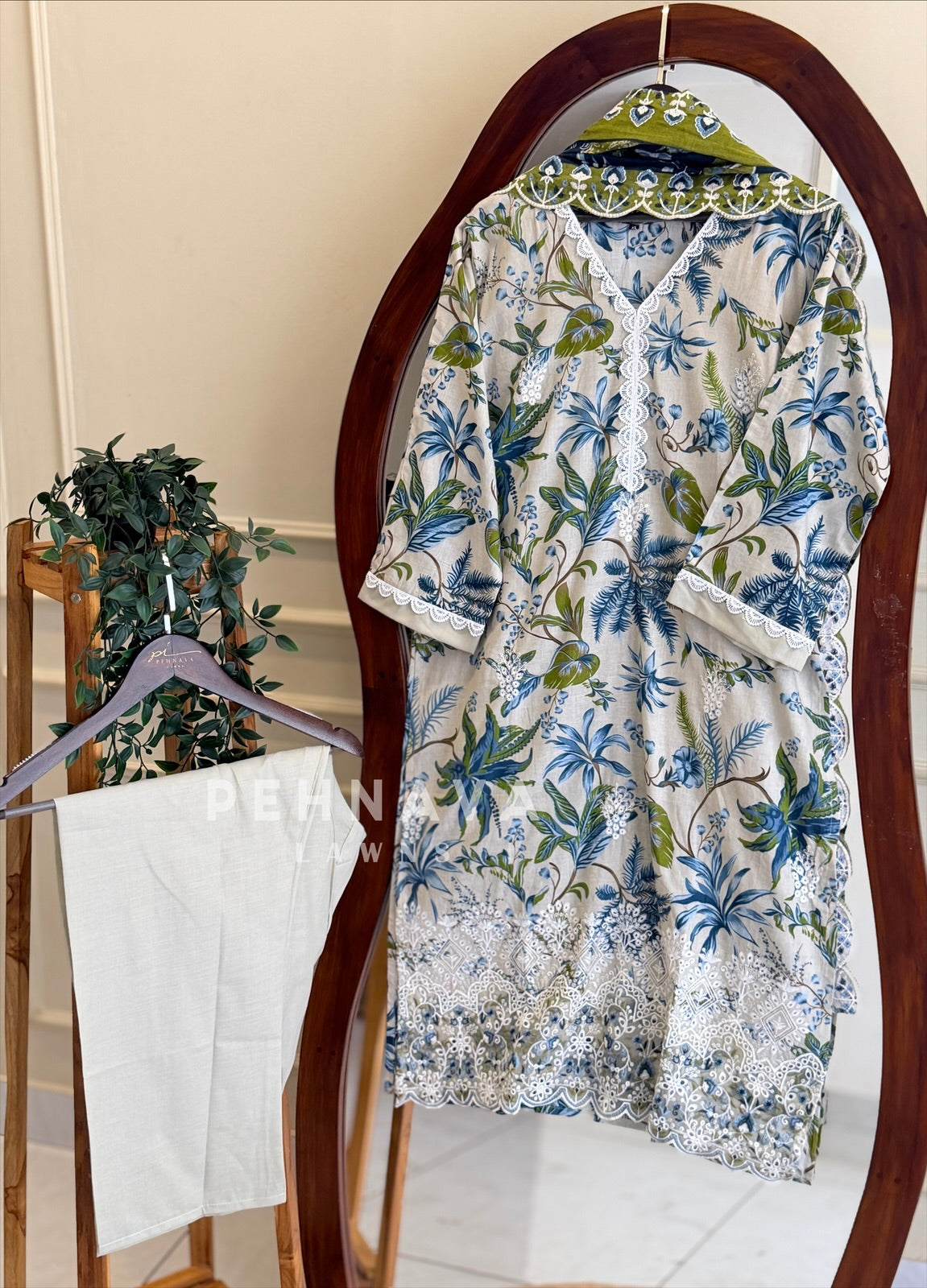 Lace Detailed Printed Suit