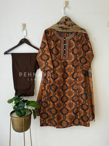 Heritage Kurtha Suit Set-18518 - Pehnava Lawns
