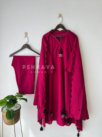Rose Motif Scallop Kurta Suit