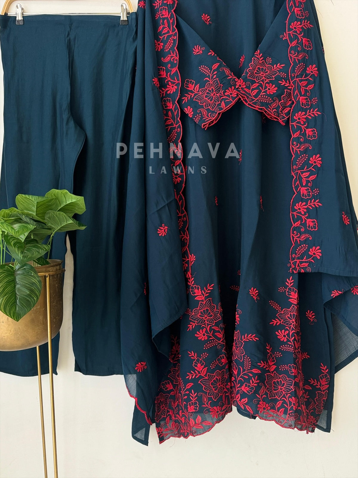 Chanderi Floral Threadwork Suit- 3013 - Pehnava Lawns