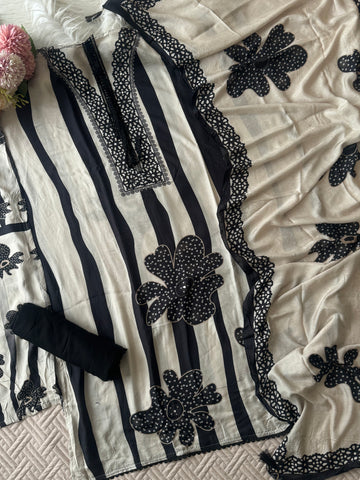Pure muslin suit with handwork detailings