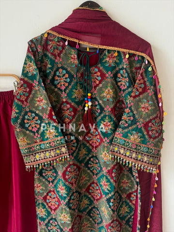 Intricate Floral Embroidery Suit With Beaded Dupatta(Pre-booking 6-7 Days Dispatching Time ) - Pehnava Lawns