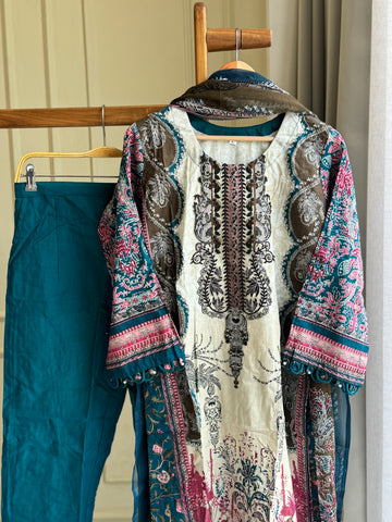 Casual wear suit with embroidered chiffon dupatta-5