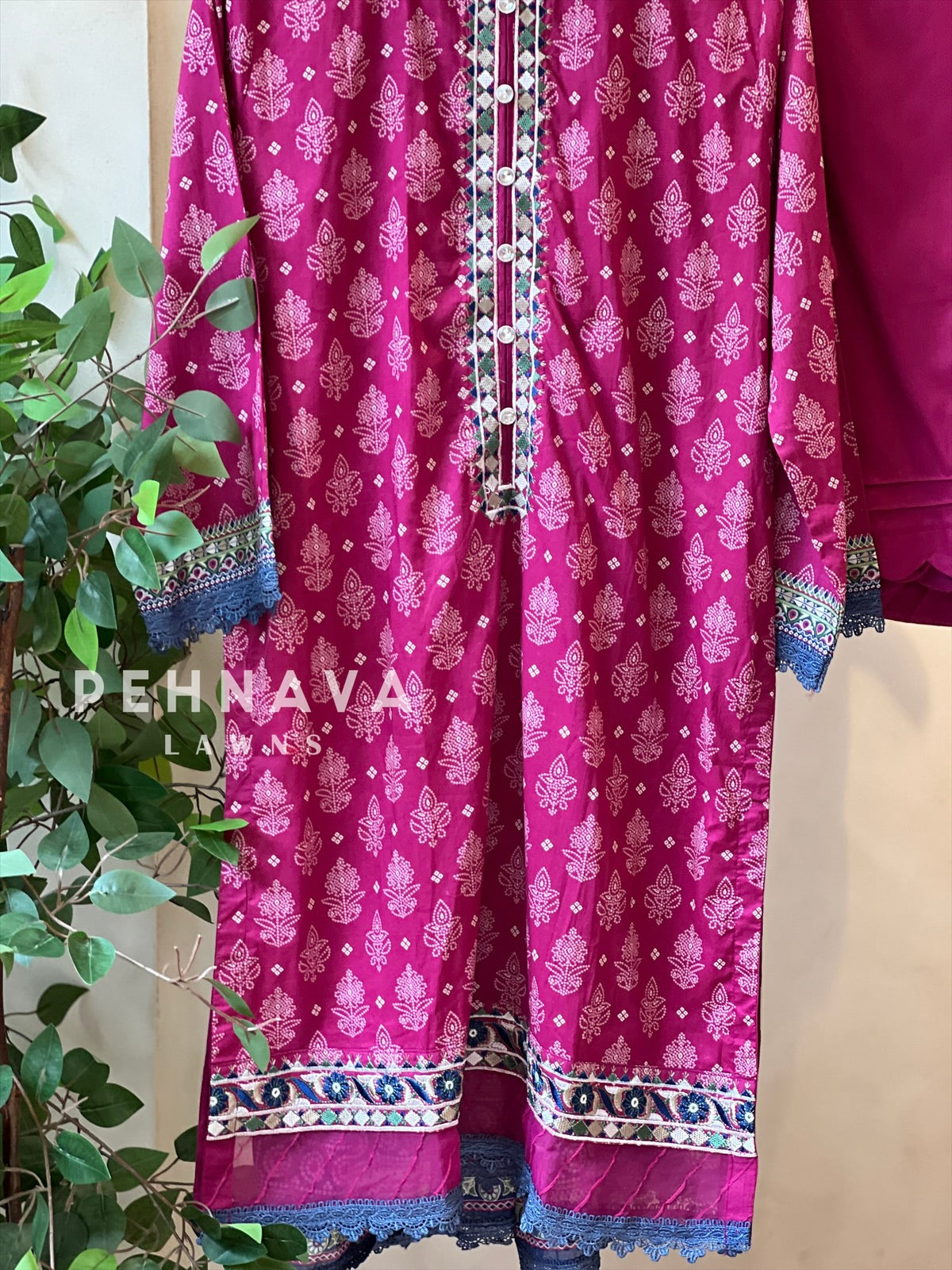 Luxurious trendy pure lawn