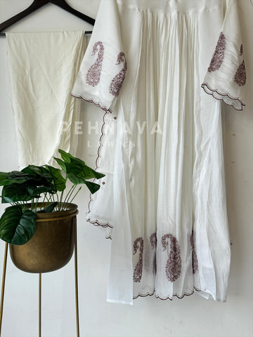 Classic Paisley Chanderi Suit [6-8 Dispatching time] - Pehnava Lawns