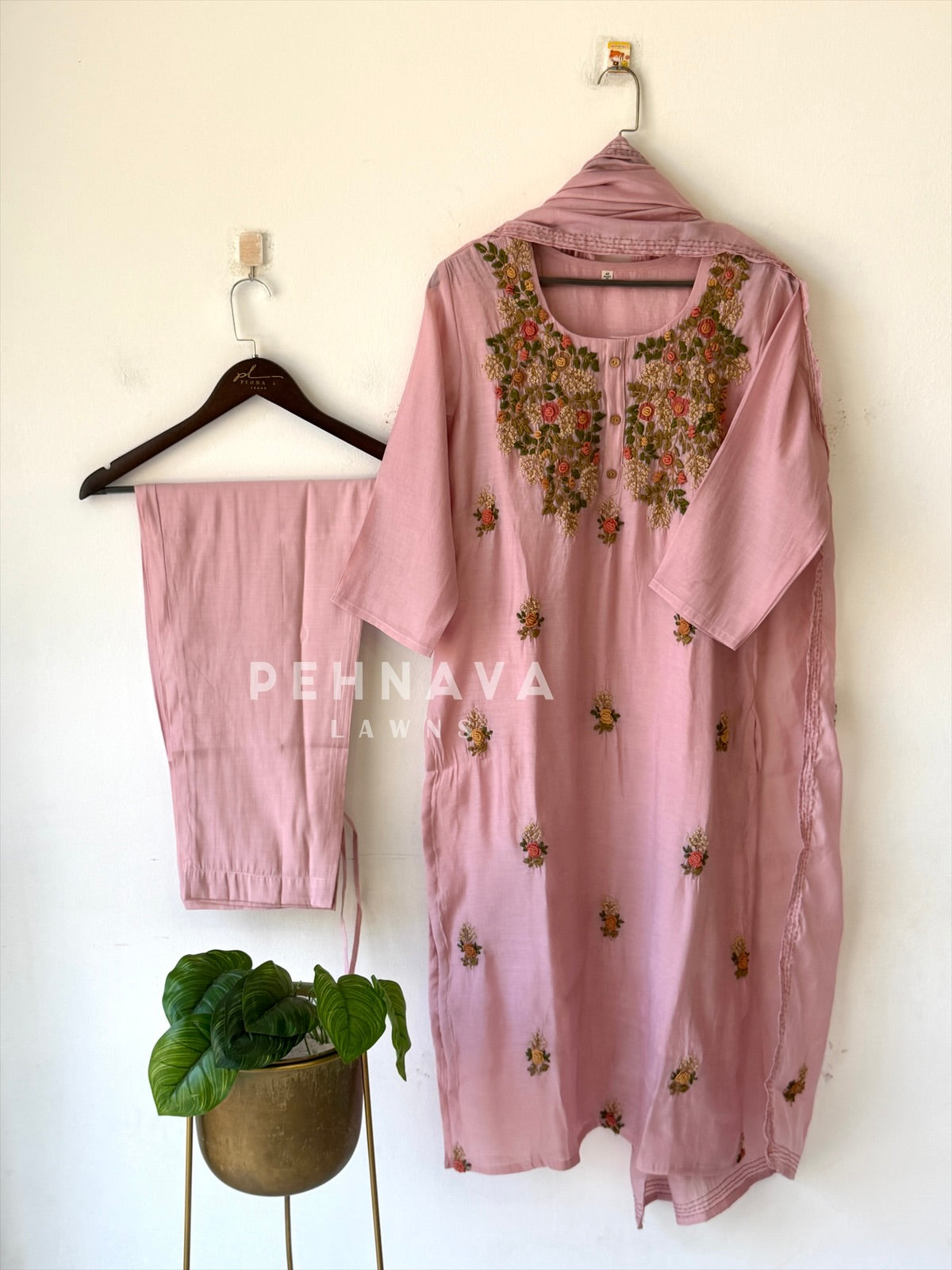 Thread Embroidered Chanderi Suit