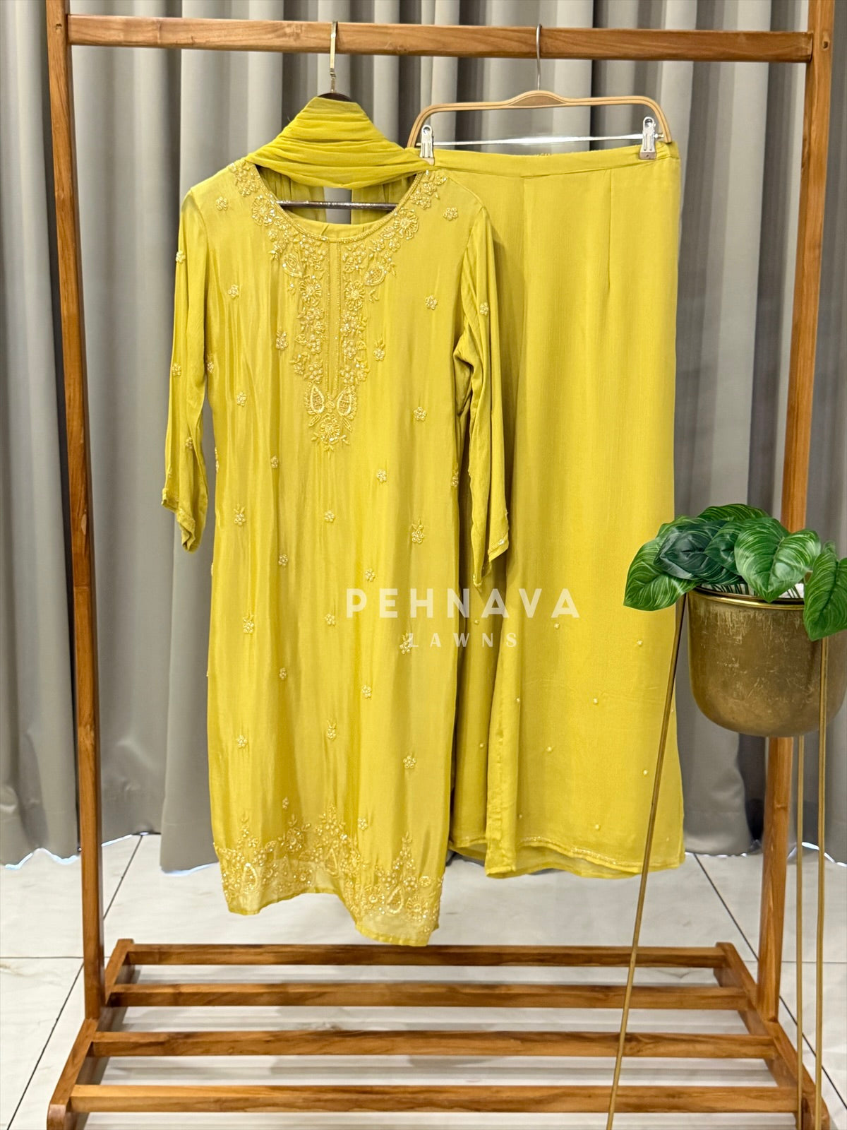 Premium Handworked Chinnon Ensemble 8897