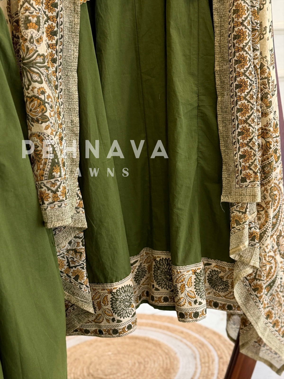 Yoke Hakoba Printed Suit