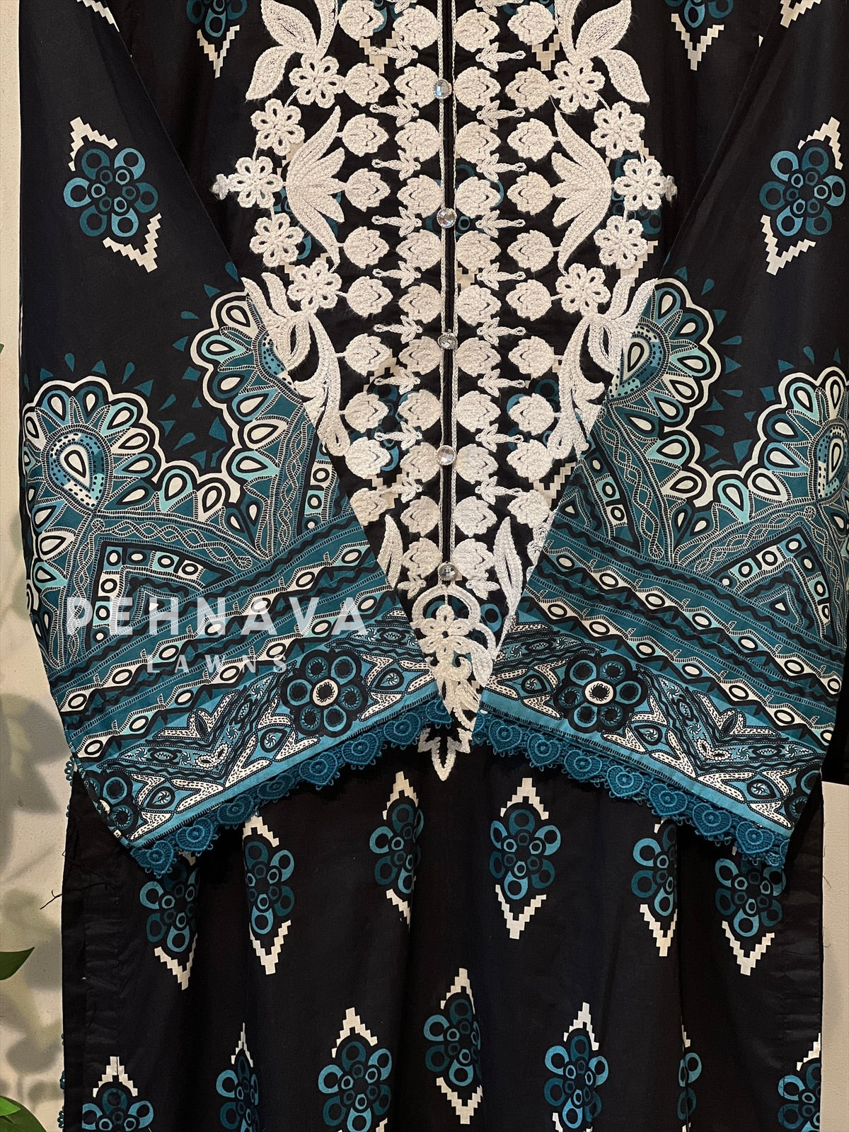 Luxurious trendy pure lawn