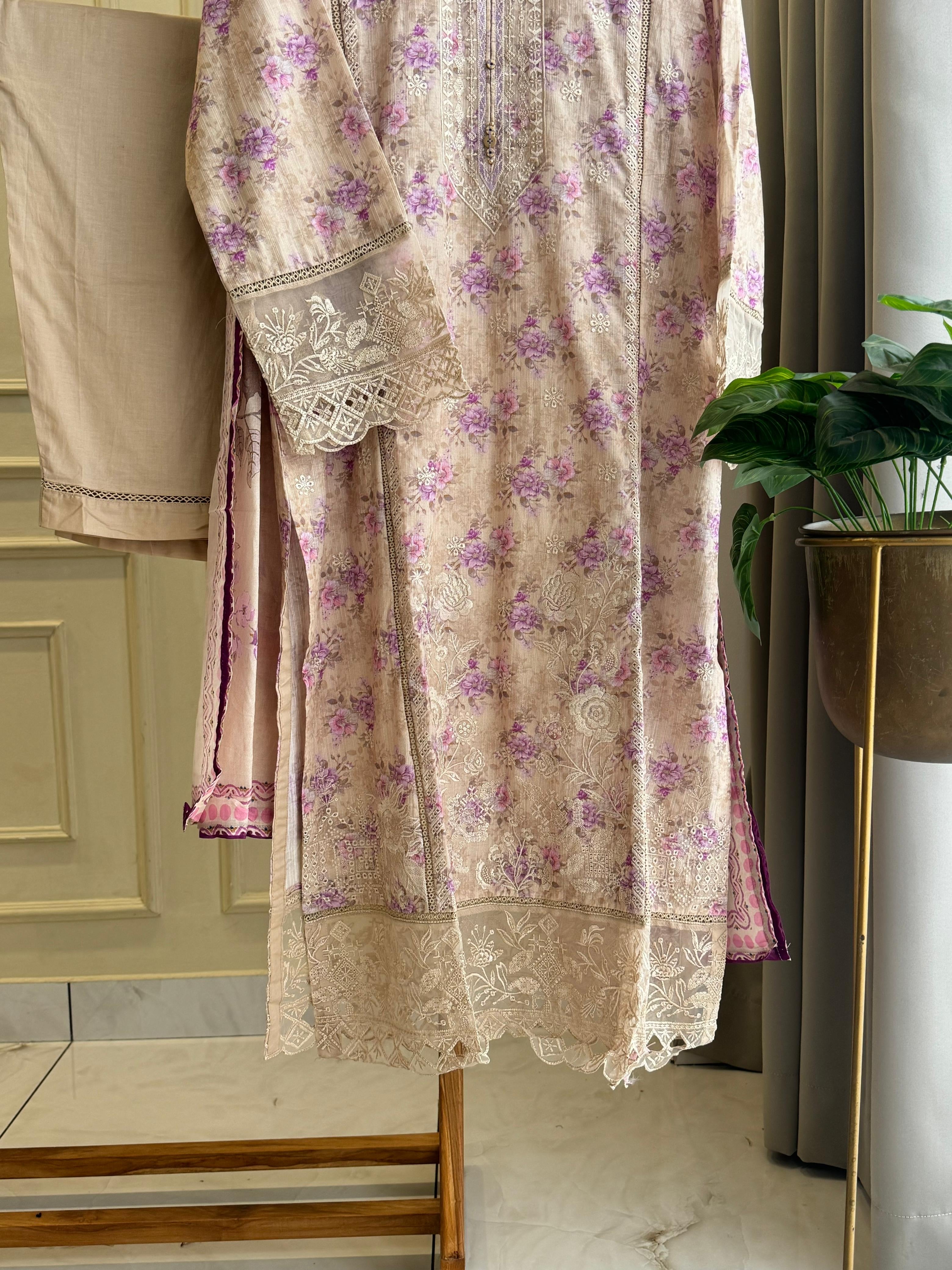 Premium Hand Embroidery Lawn Suit-8