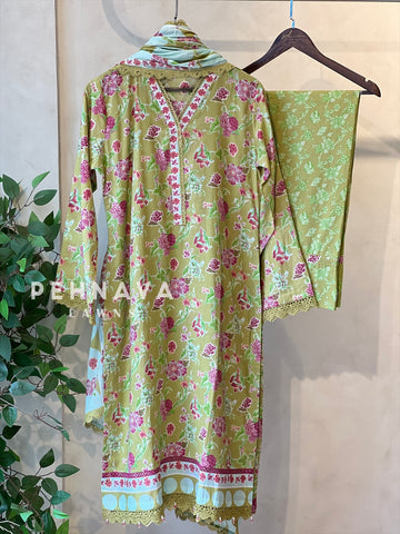 Luxurious trendy pure lawn