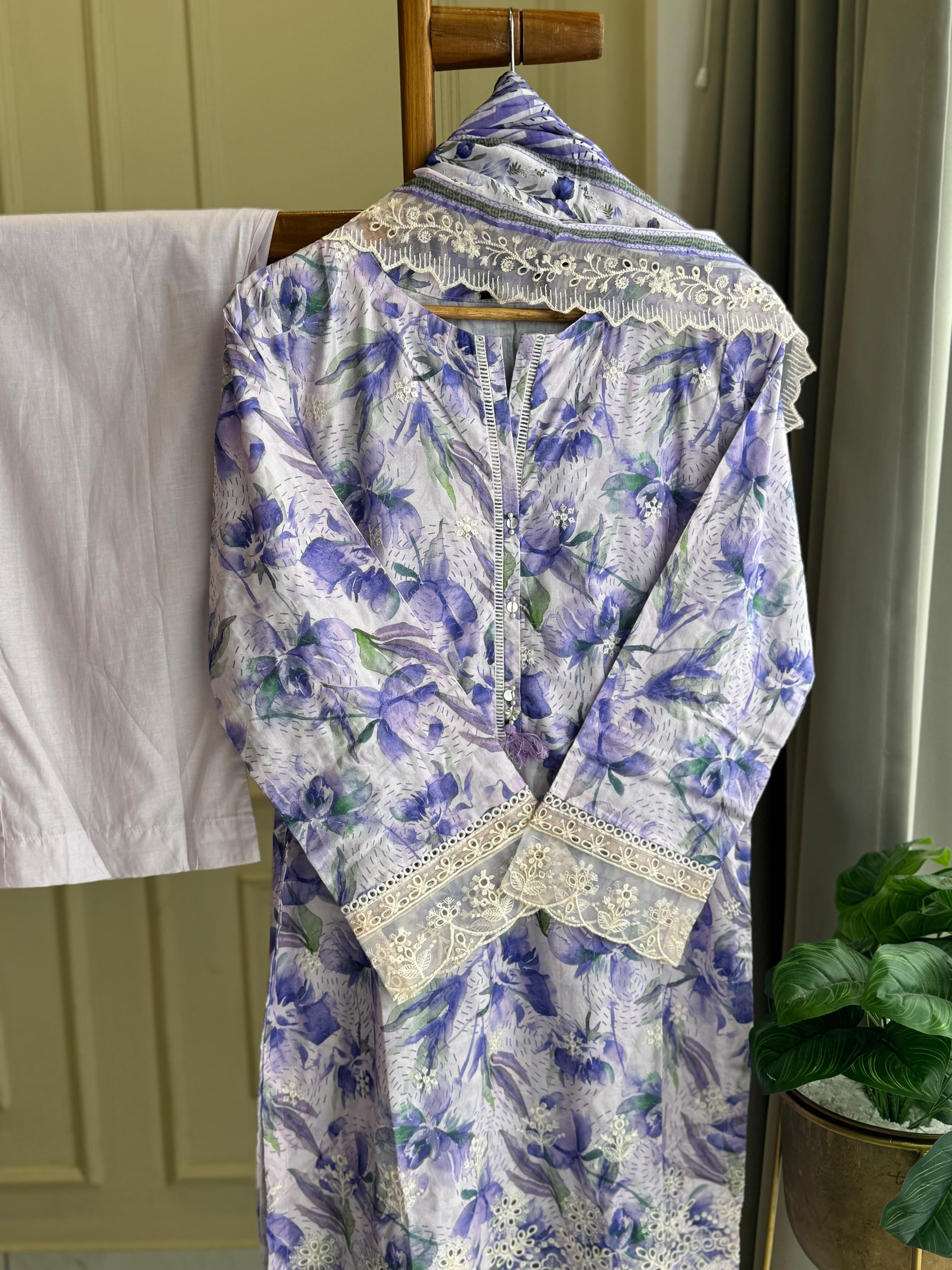 Signature Lawn Suit Featuring Lace Detailings-7