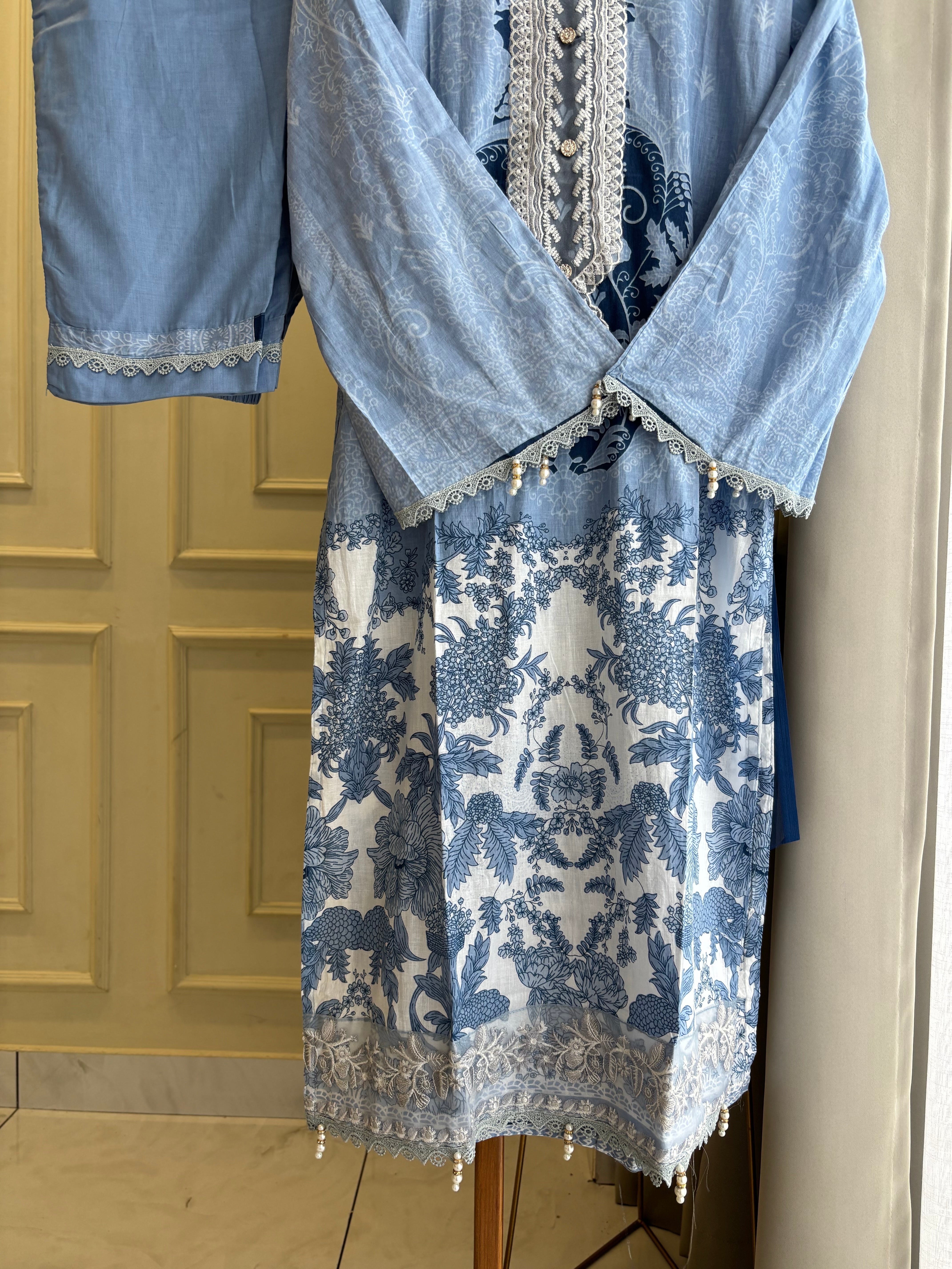 Blue&White Embellished Floral Suit