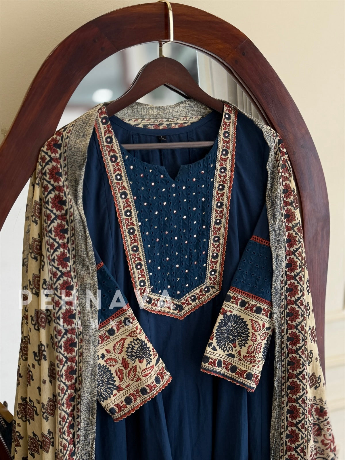 Yoke Hakoba Printed Suit