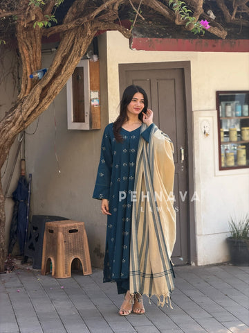 Pin-tuck Embroidered Three Piece Set 520811