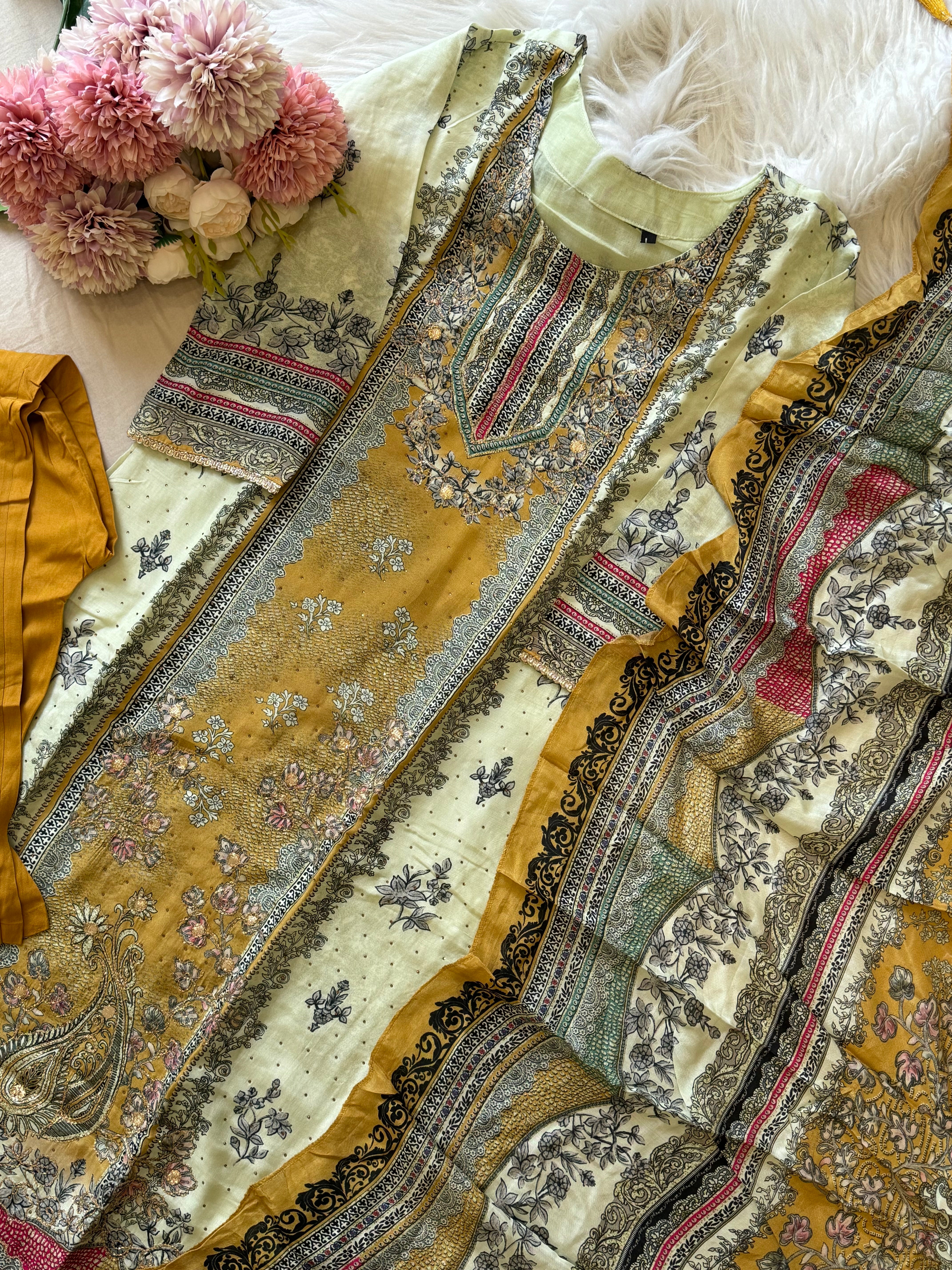 Muslin Hand detailed suit -156