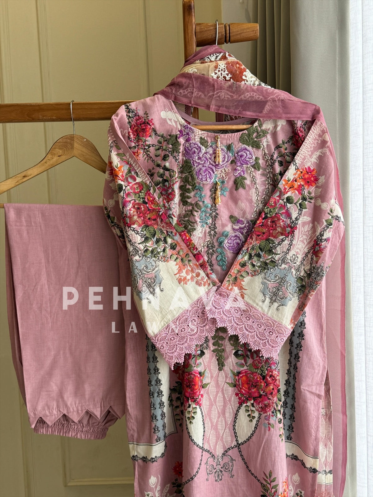 Signature Lawn Suit - Pehnava Lawns