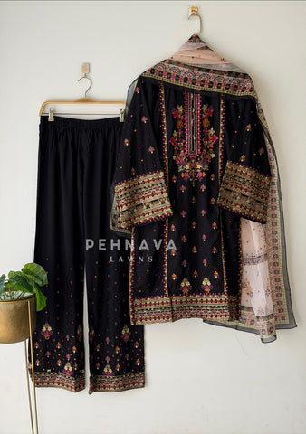 Heavy Floral Embroidered Ensemble T1153