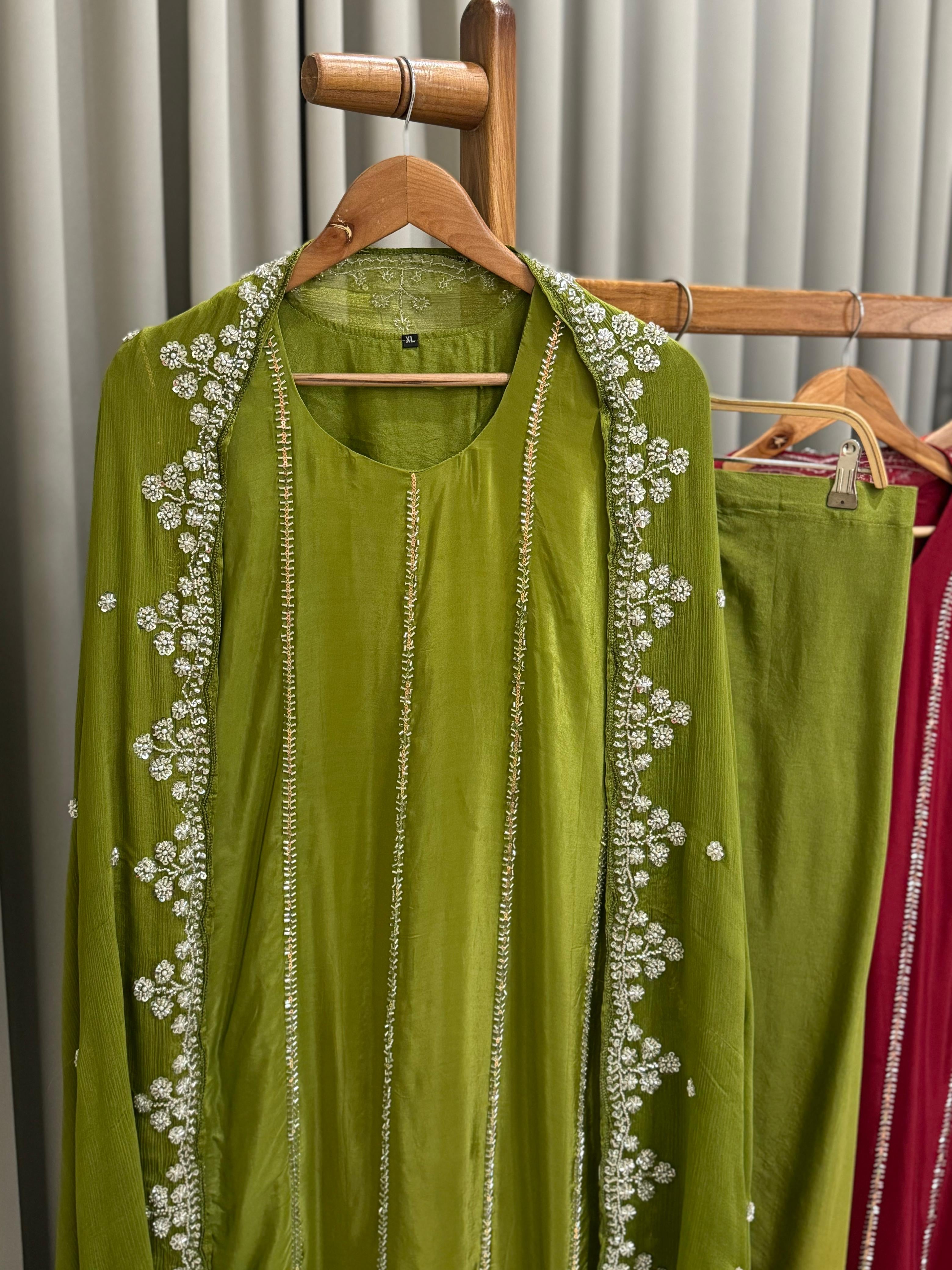 Premium Handworked Crepe Stright-cut suit-3468