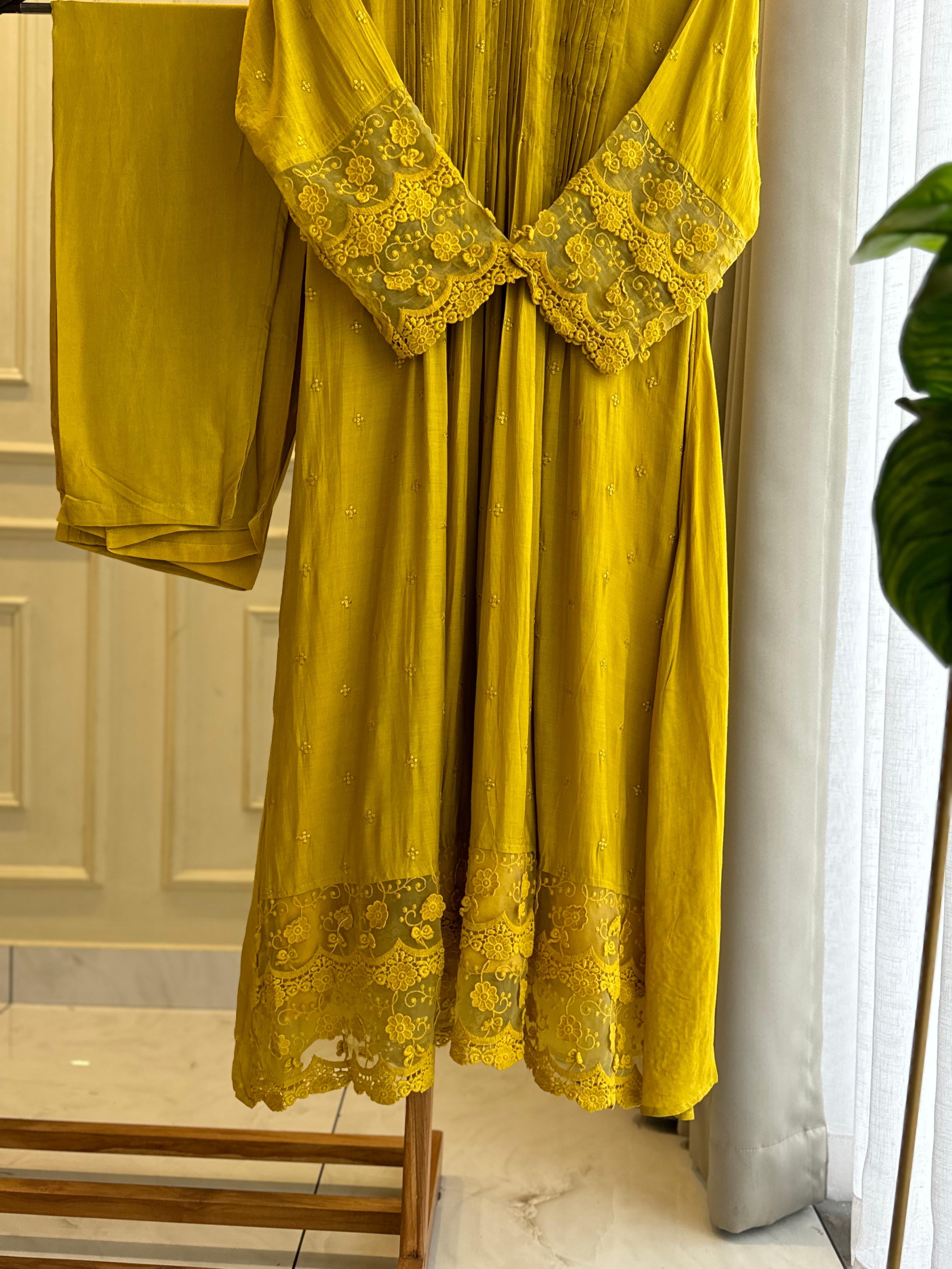 Muslin silk pleated A-line suit