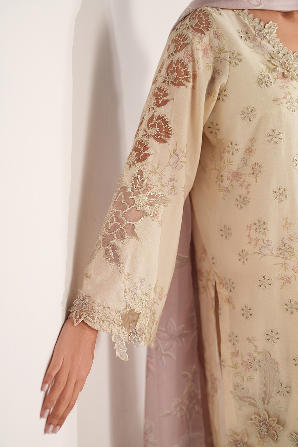 IZNIK Embroidered Printed Lawn SS-06 - Pehnava Lawns