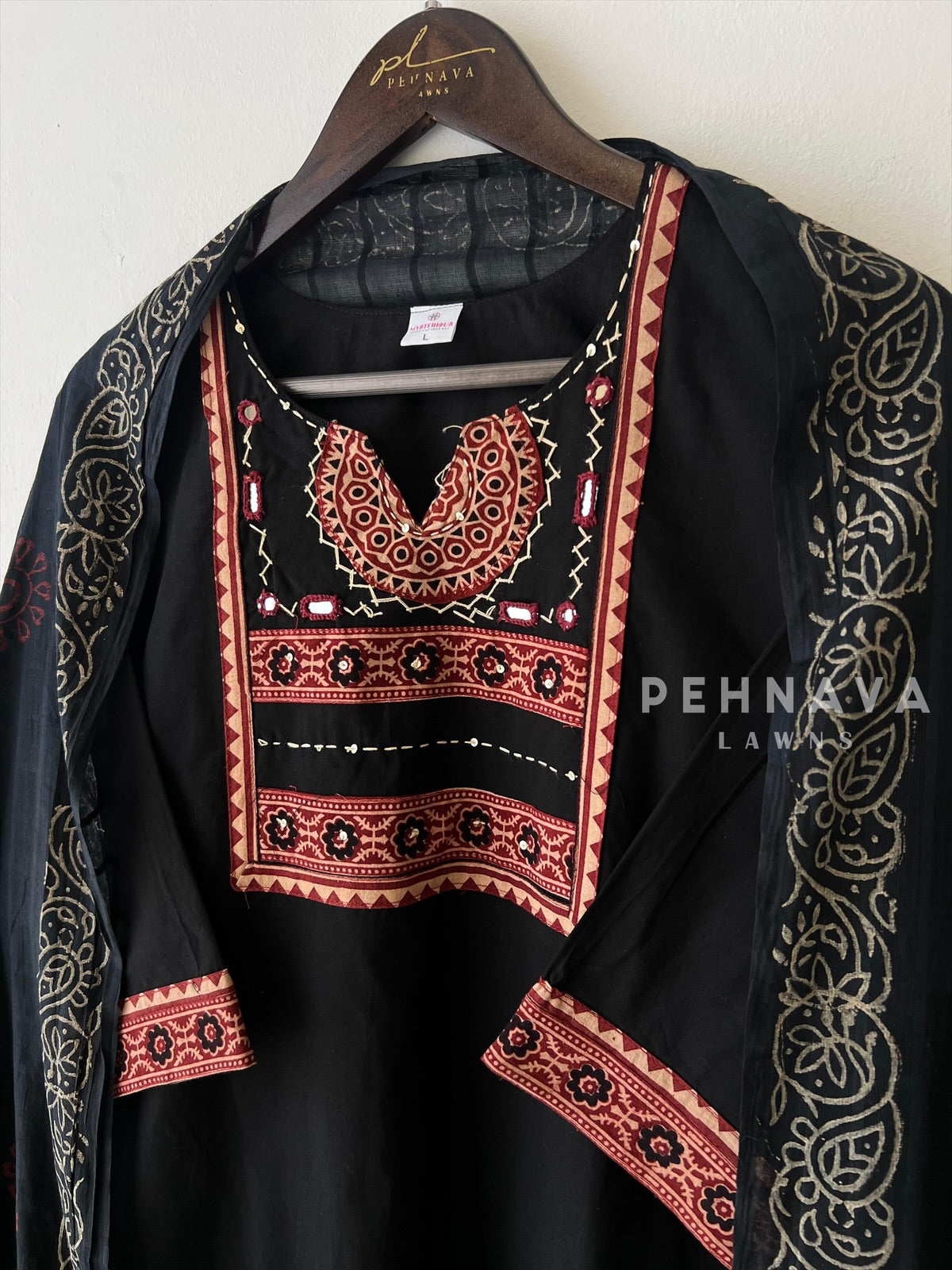 Classic Print Cotton Suit-15767 - Pehnava Lawns