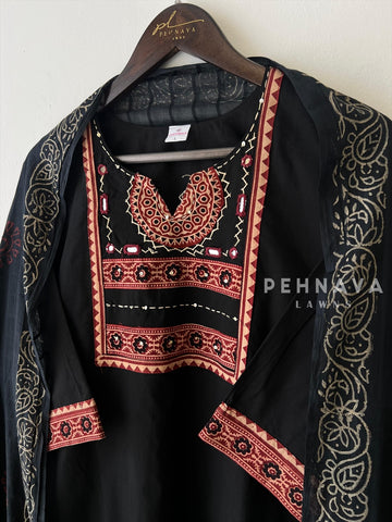 Classic Print Cotton Suit-15767 - Pehnava Lawns