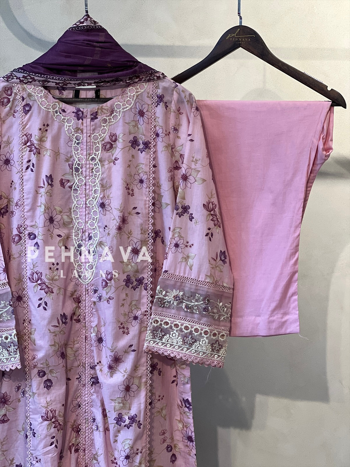 Luxurious trendy pure lawn