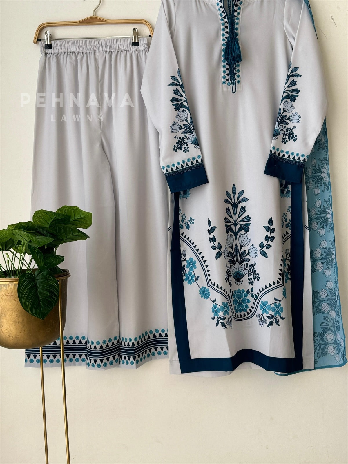 Soft Crepe Lace Suit Set J6130 - Pehnava Lawns