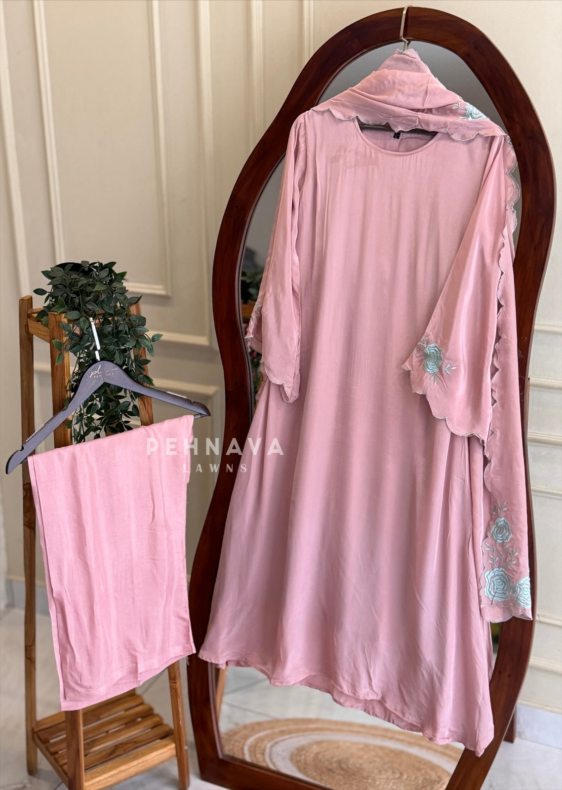 Floral Embroidered Suit-4682
