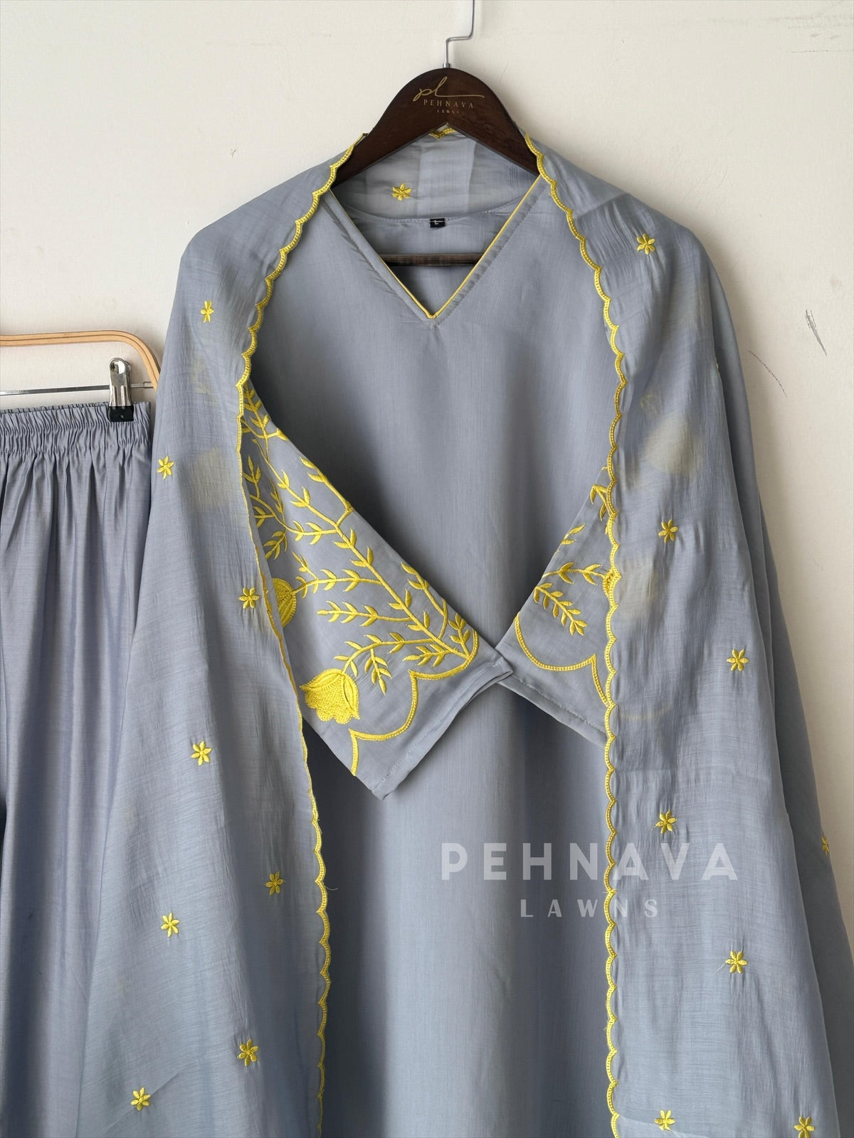 Chanderi Scallop Embroidery Set 3243 RR124