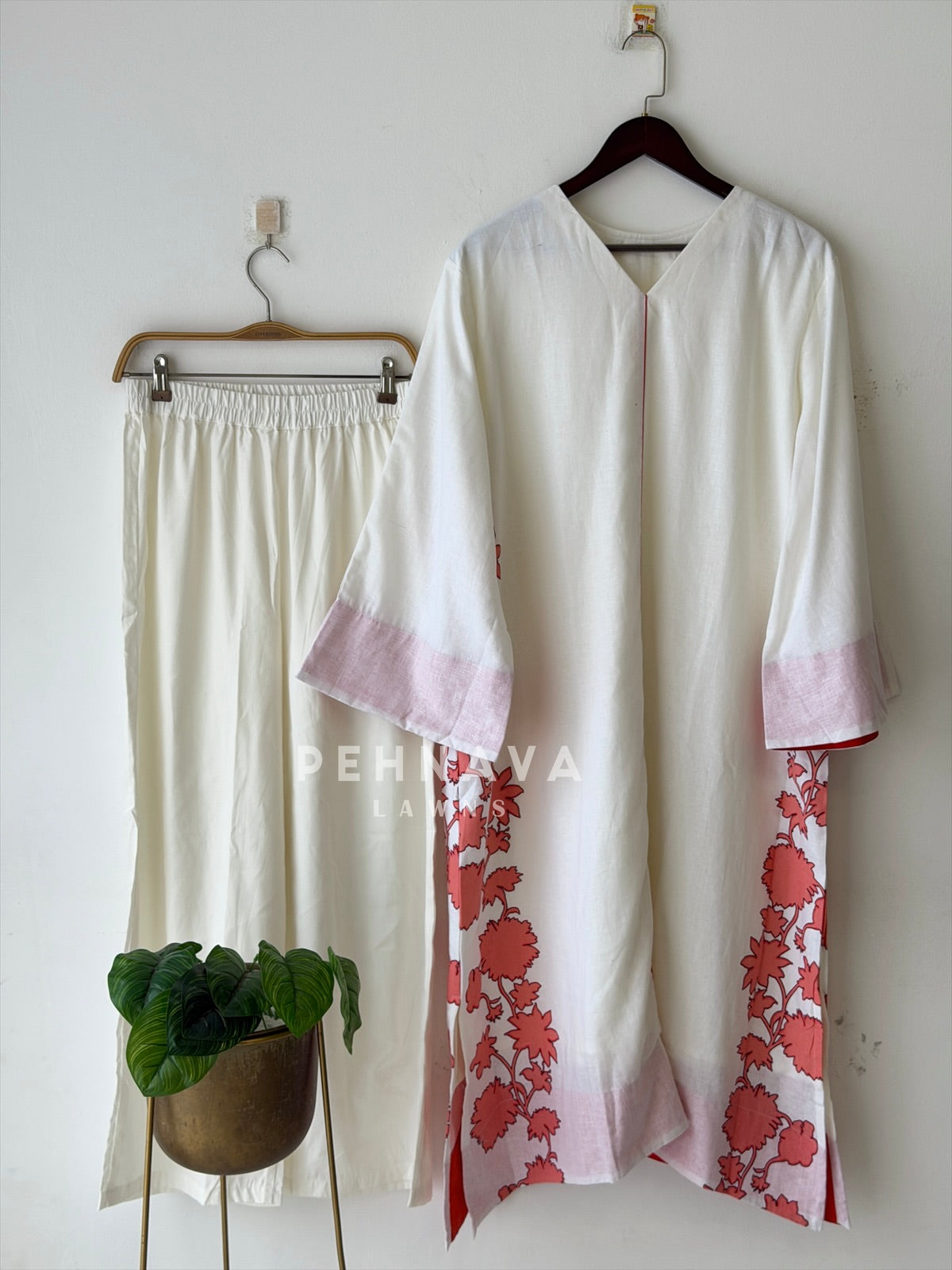 Floral Border Linen Set B255