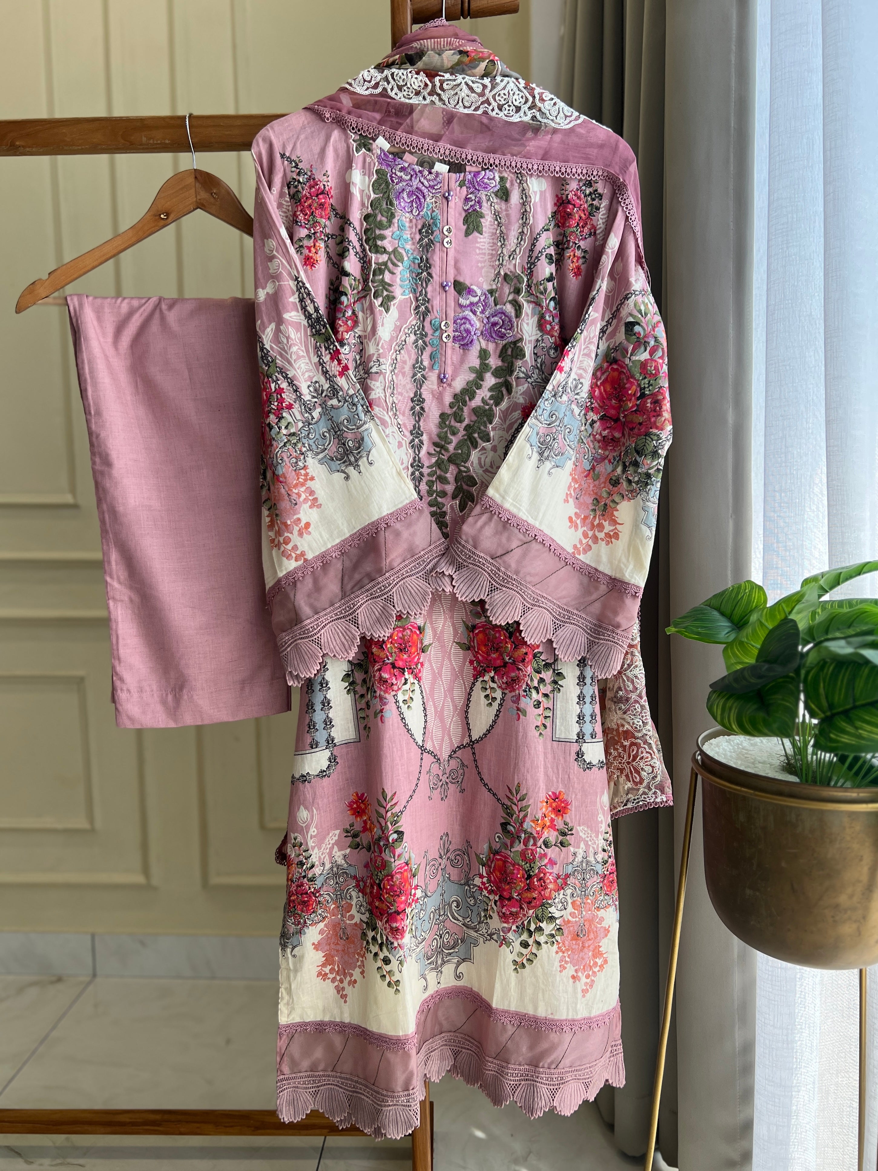 Lace Detailed Lawn Suit - Pehnava Lawns