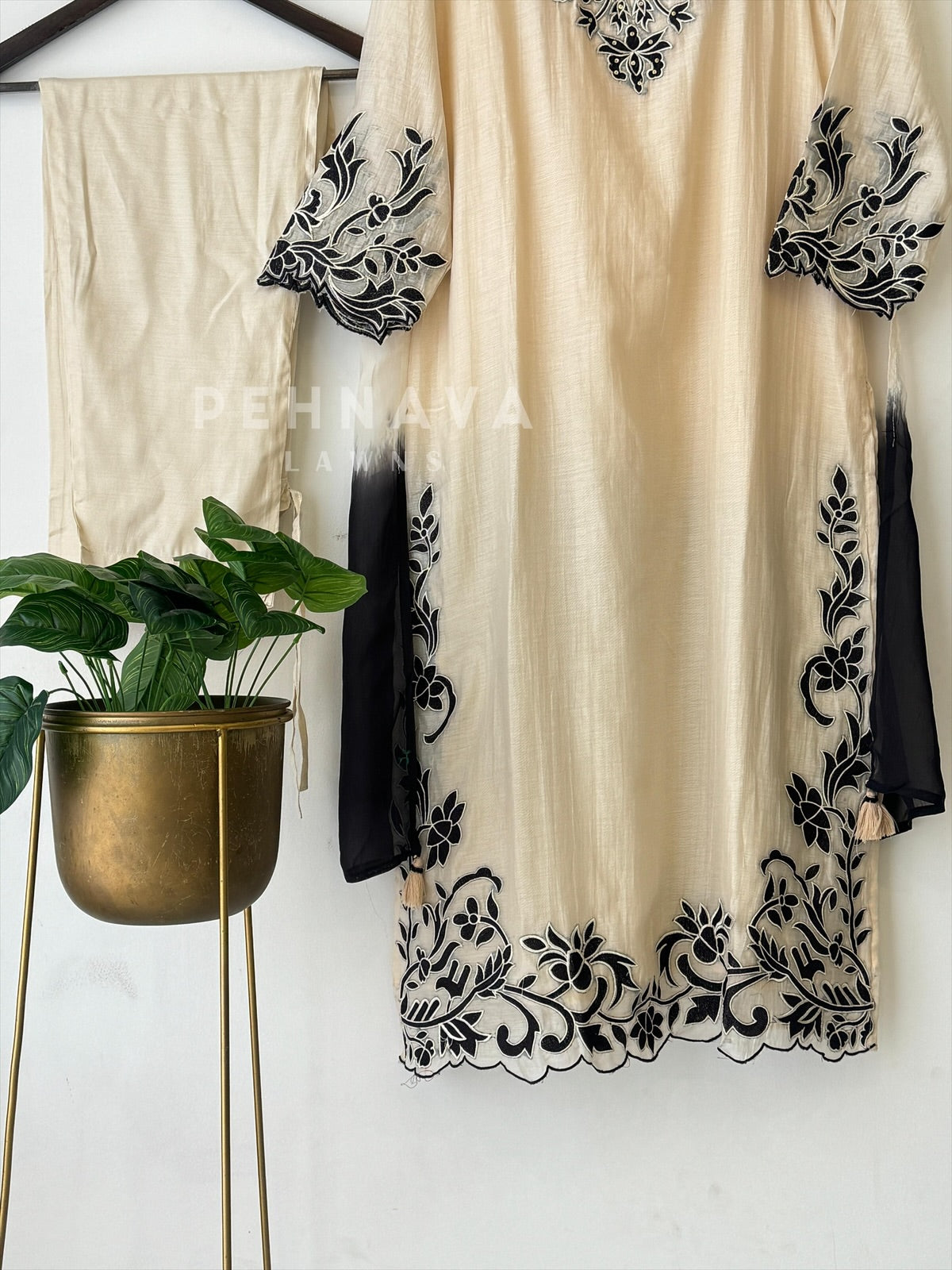 Classic Appliqué Chanderi Suit - Pehnava Lawns