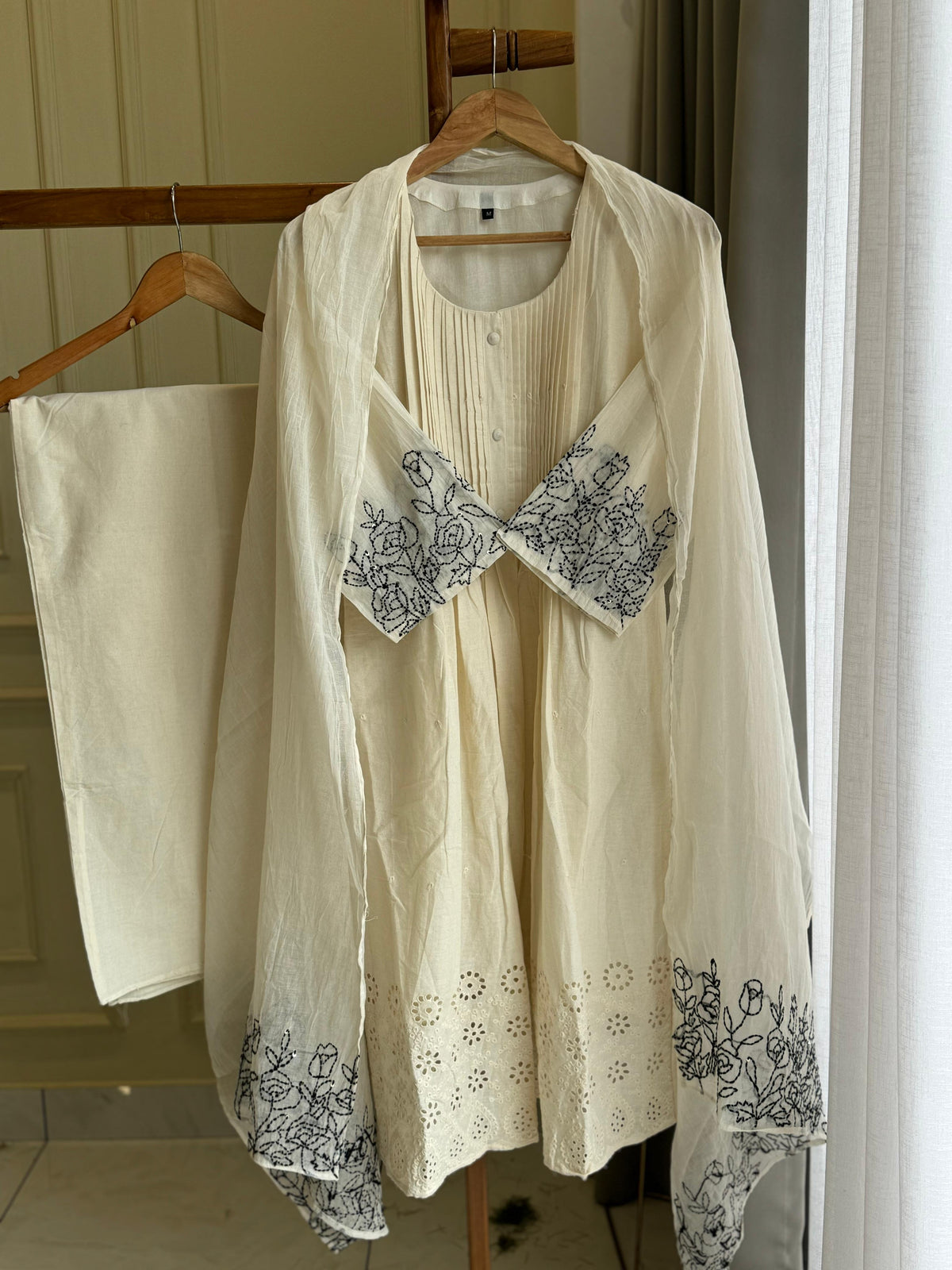 Cotton suit with knot-work detailings-4049