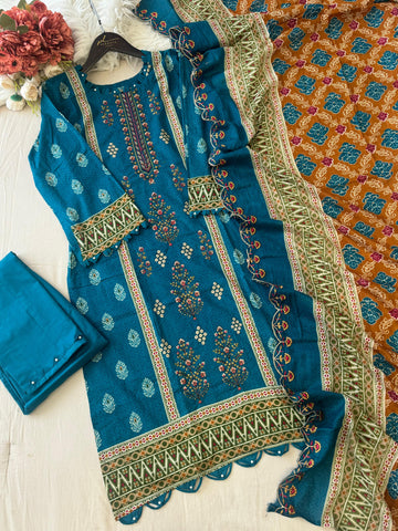 Casual Embroidered Pakistani Suit-8