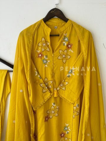 Floral Thread Cotton Suit-3295 - Pehnava Lawns