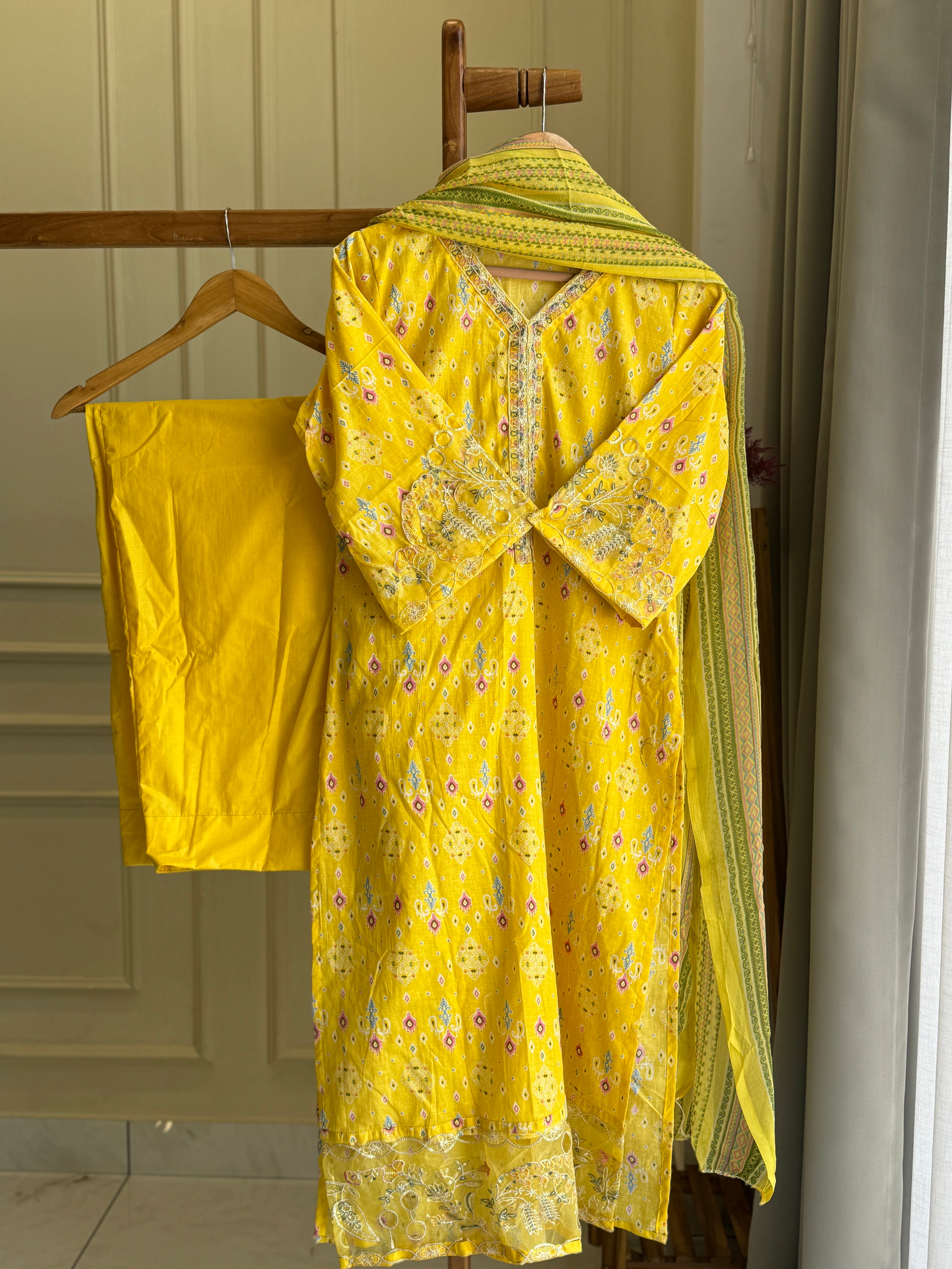 Modern Cutwork Suit-1004