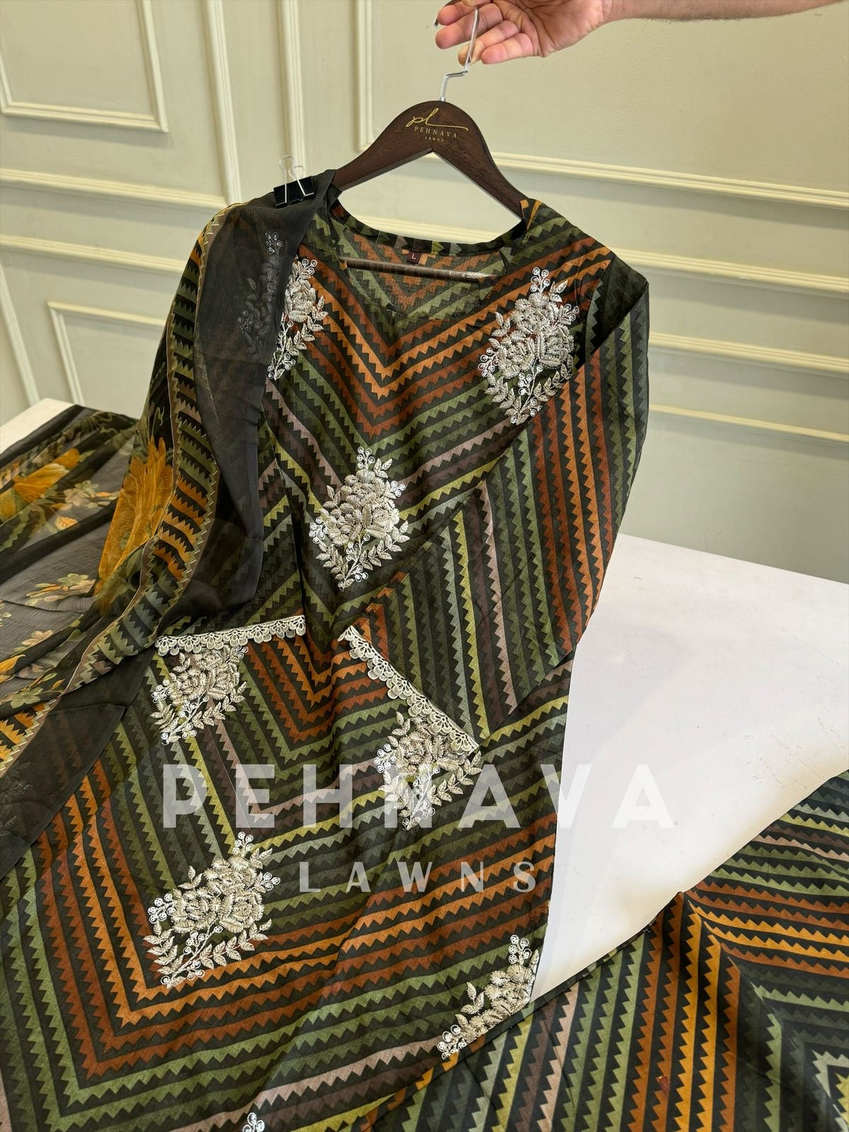 Chevron Lawn Suit with Printed Dupatta-Chiffon/Cotton