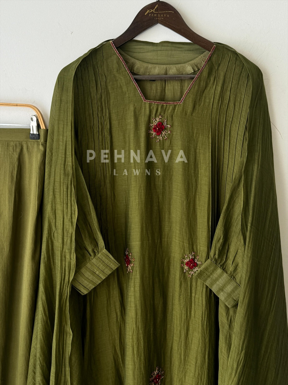 Premium Mul-Chandheri Handworked Suit - Pehnava Lawns