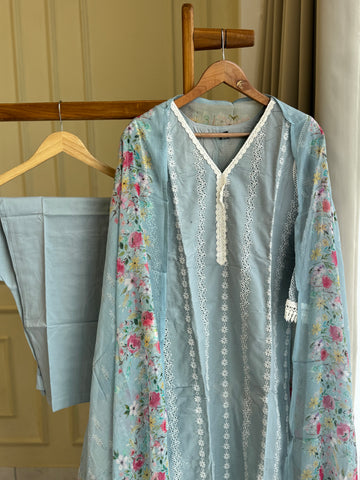 Lace Detailed Pakistani Suit-9